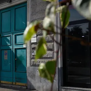 https://modern-apartment-near-isola-distric-and-centrale.italymilanhotels.net